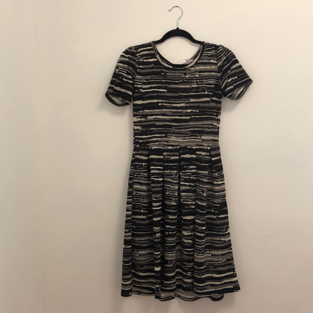 LulaRoe Amelia in Medium, black grey and white